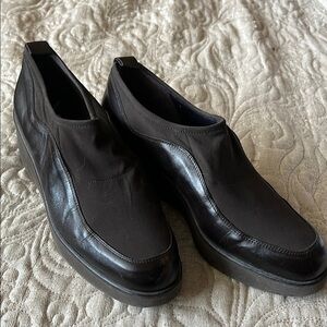 Donald Pliner slipons 7.5